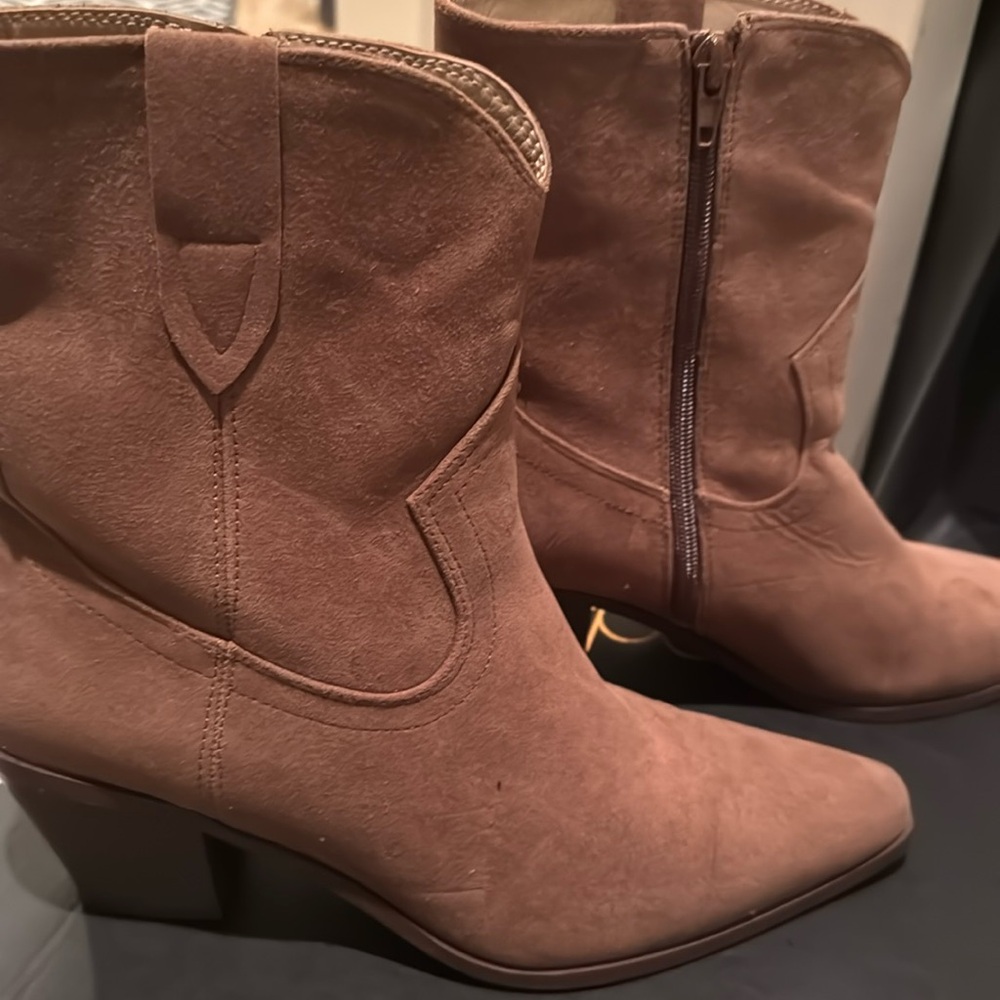 NIB WESTERN STYLE LIGHT BROWN FAUX SUEDE BOOTS